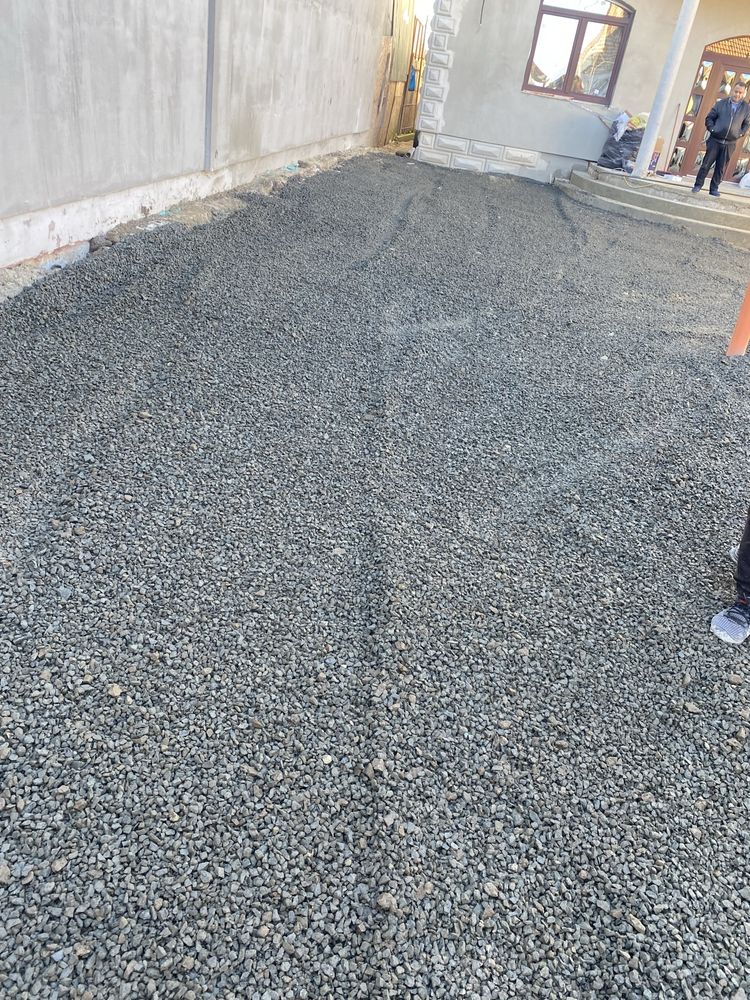 Închiriez Bobcat,excavator,livram  Mranita,nisip,sort,piatră concasată