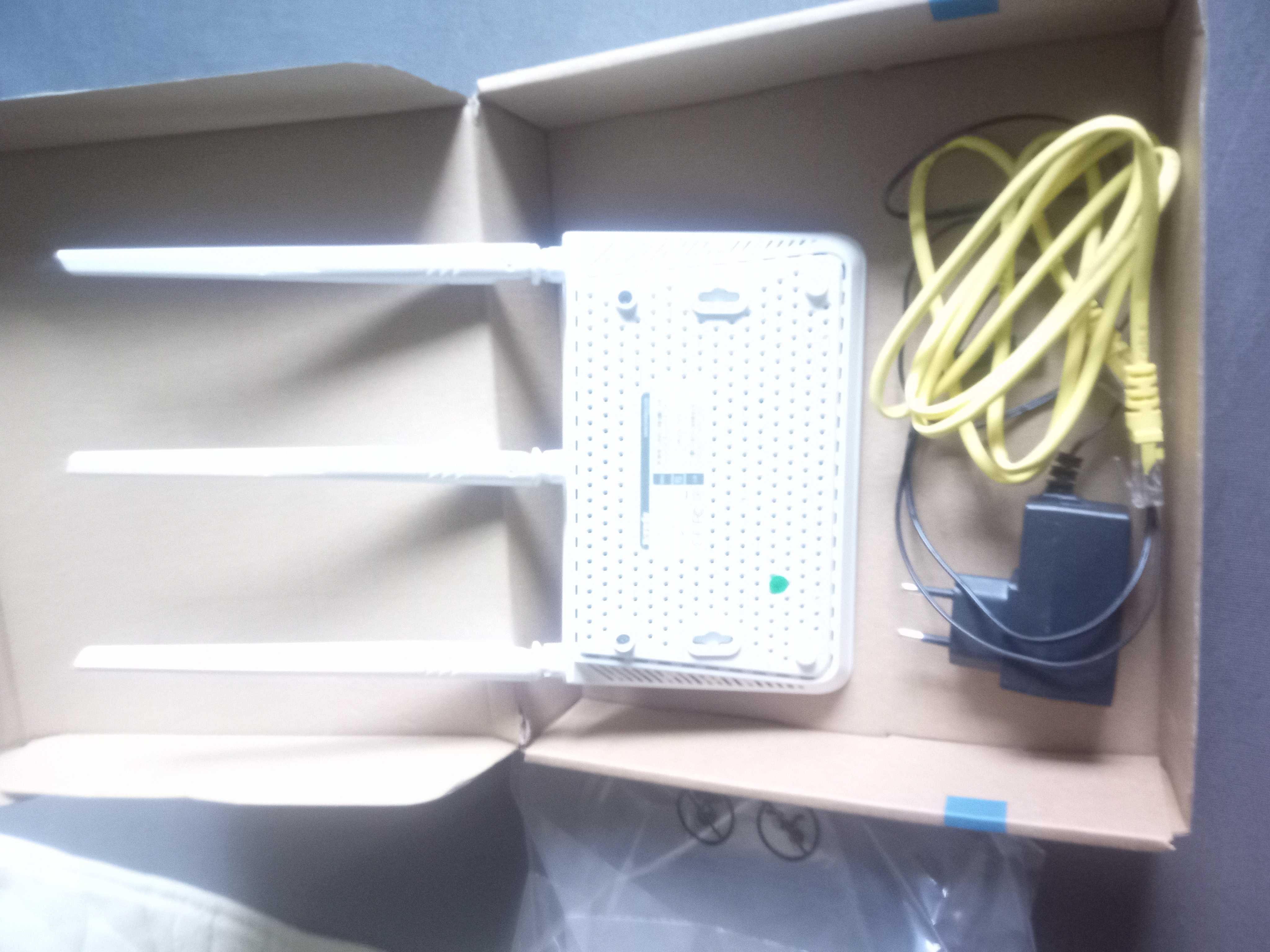 Vând router TENDA,tip F3