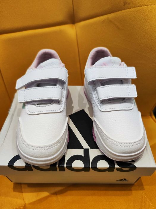 Детски маратонки adidas, номер 25, НОВИ, за момиче