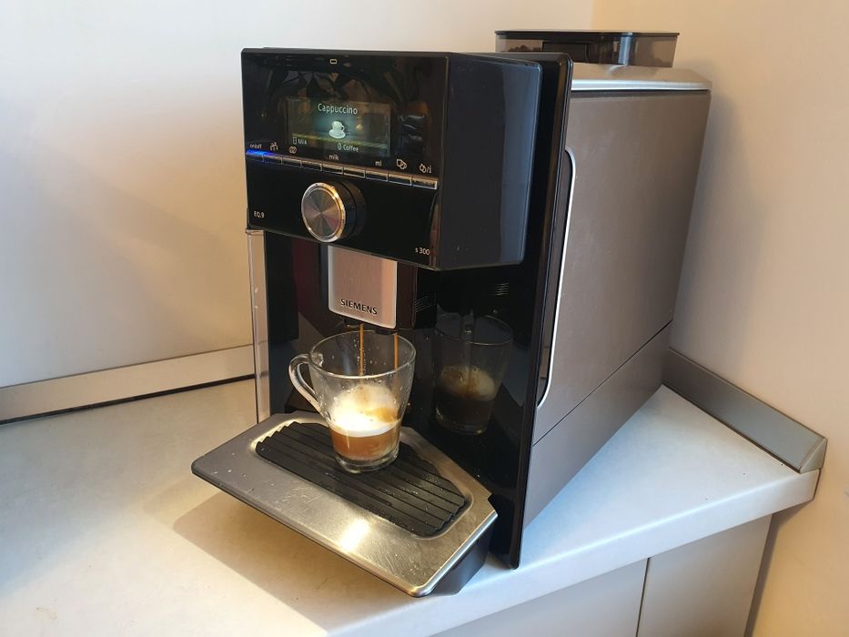 Espressor Siemens EQ.9 s300