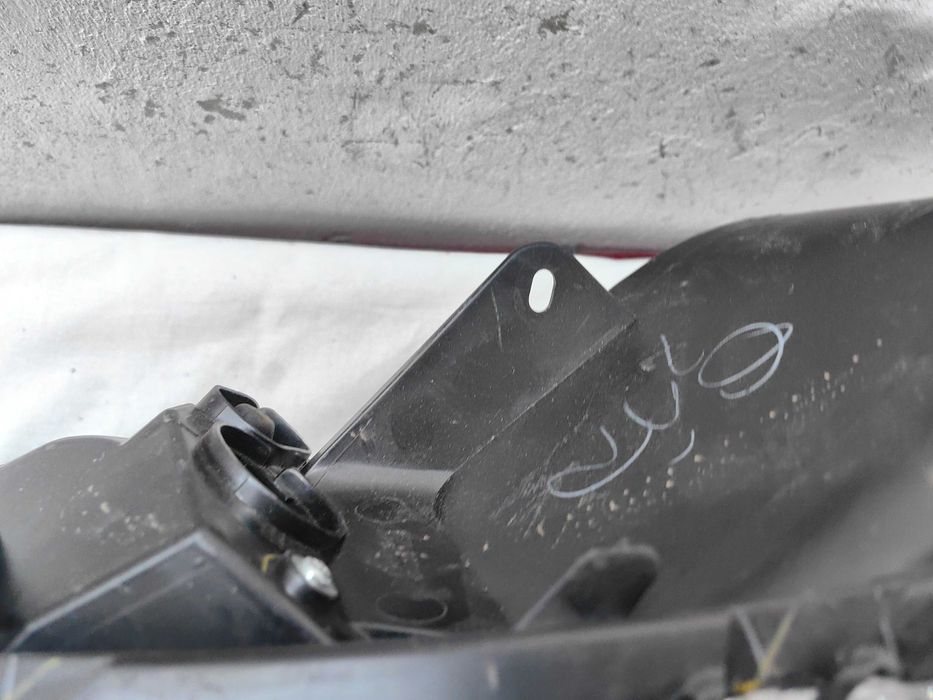 Оригинален фар Mitsubishi Space Star