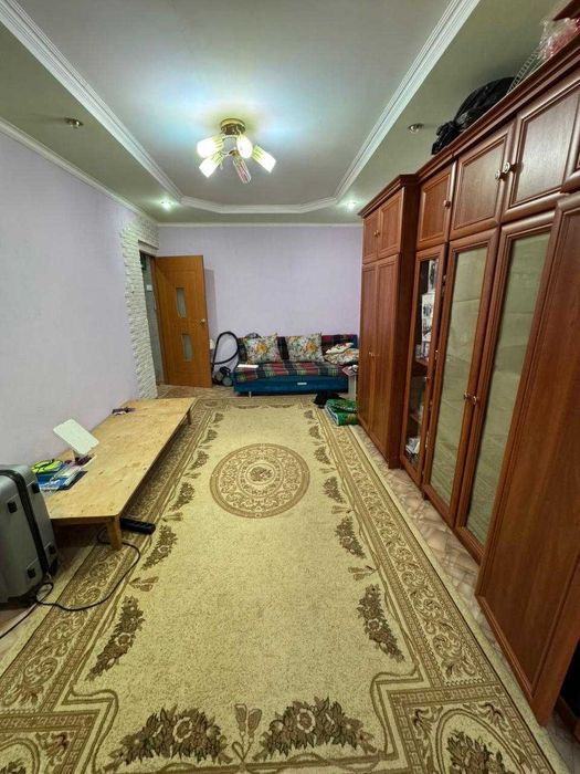 Продам 1 комнатную квартиру 8 мкр центр!!