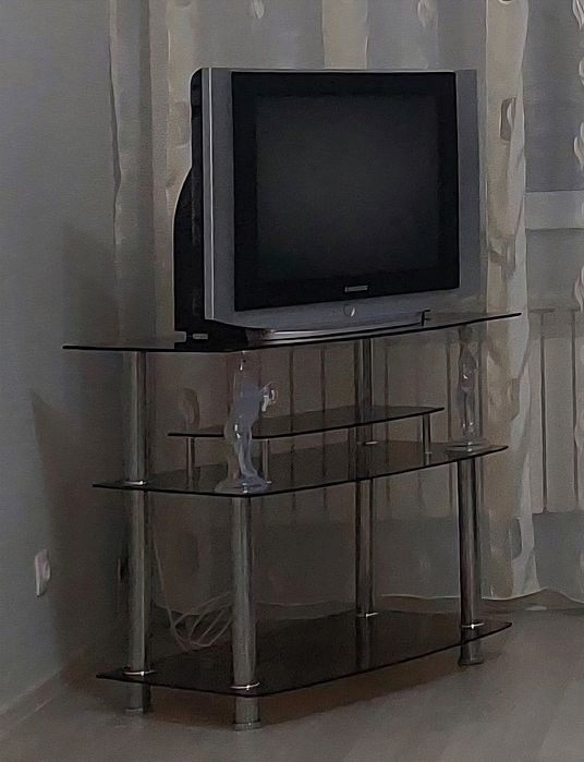 Продаётся телевизор с подставкой