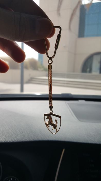 Златен ключодържател Ferrari