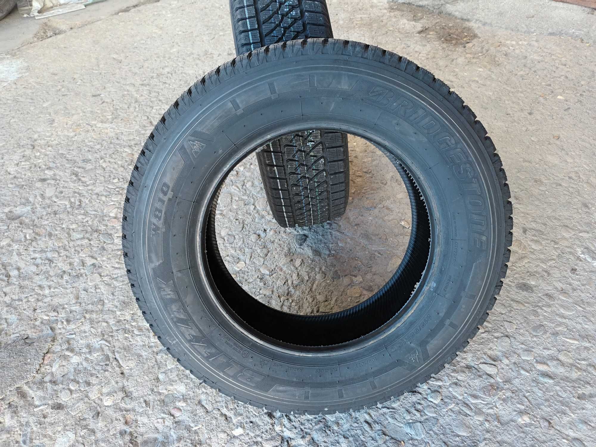 2 Нови бусови зимни гуми 215/65 R16C Bridgestone Blizzak W810 109/107T