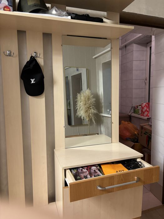 Шкаф, Продаю прихожую в отличном состоянии.