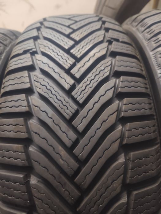 4 anvelope de iarna 205-55-16 Michelin alpin 6 , profil 7-8 MM ca noi