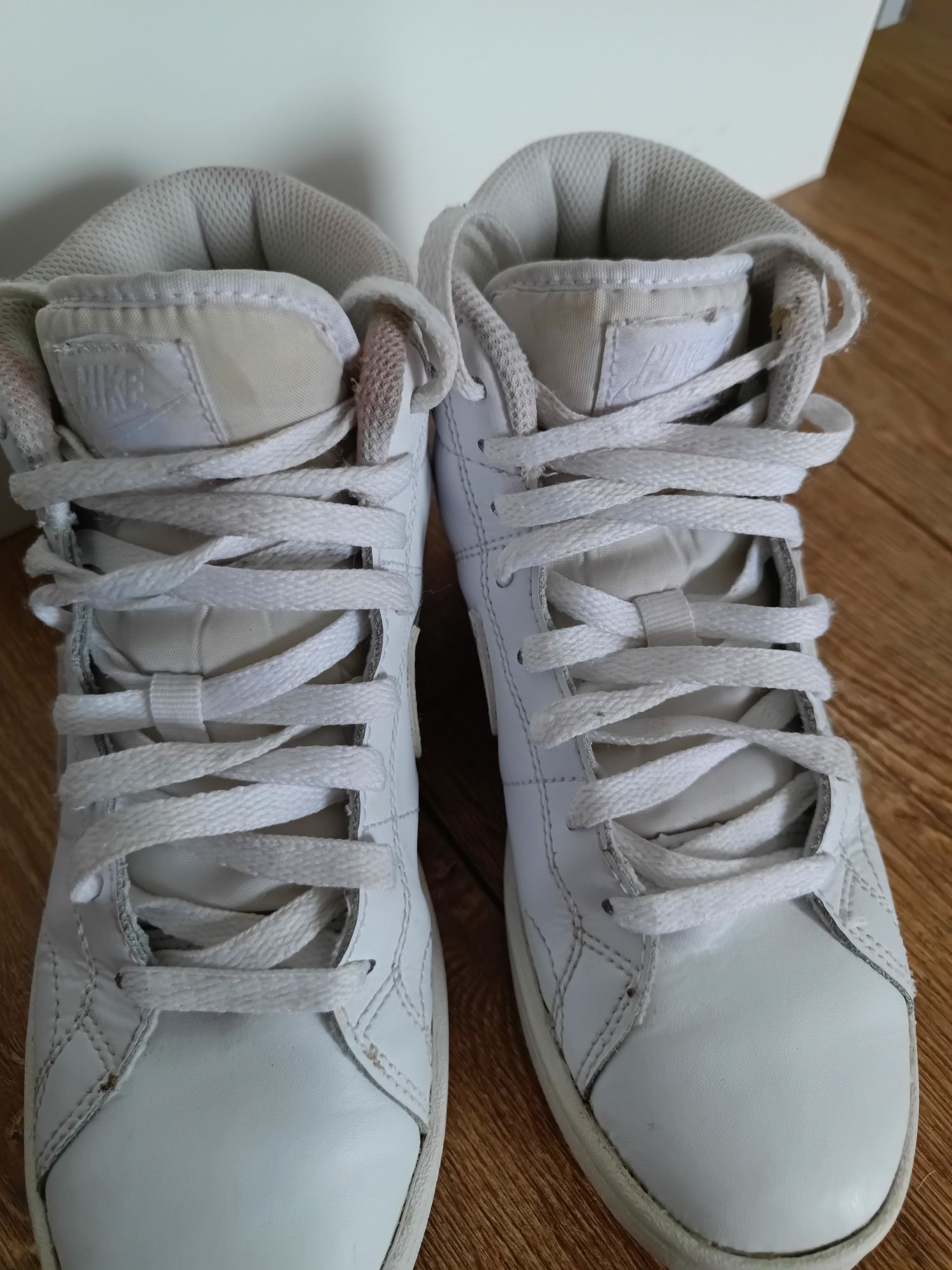 Ghete Nike albe inalte