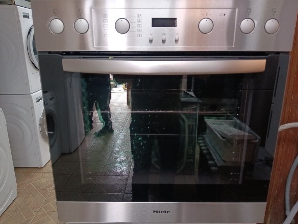 Иноксова печка за вграждане с индукционни котлони Miele 24 м.гаранция!