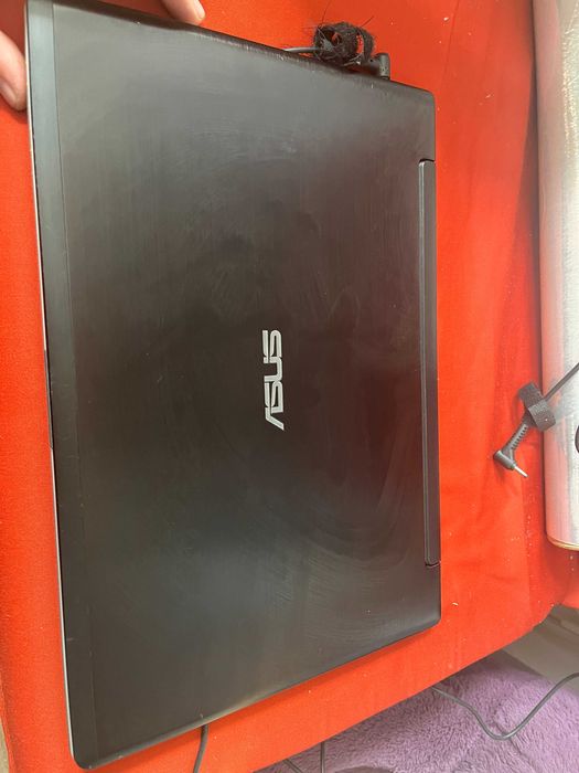 Dezmembrez Laptop Asus S56CM estetic perfect nu afiseaza