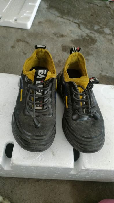 Продам детскую обувь для девочек и мальчиков