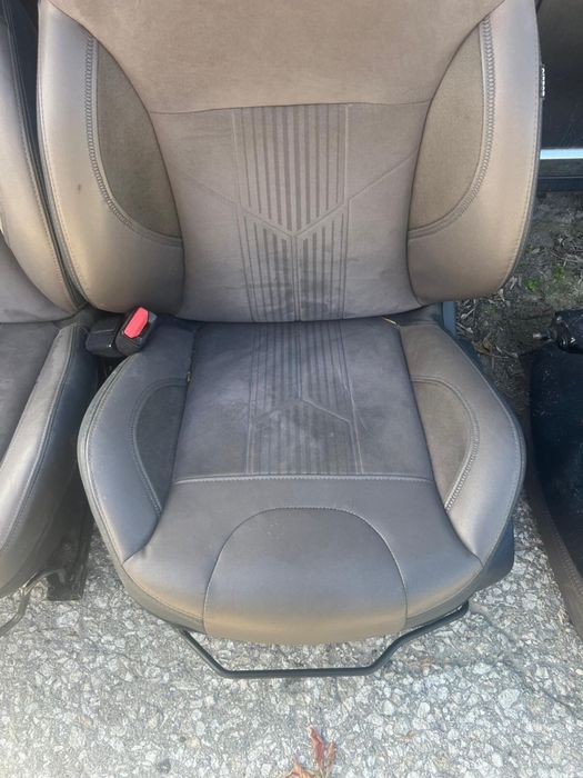 Кожен салон с плат посредата кафяв на цвят Пежо 2012год Peugeot 2008