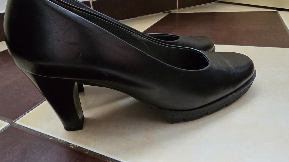 Vând pantofi piele Paul Green 38