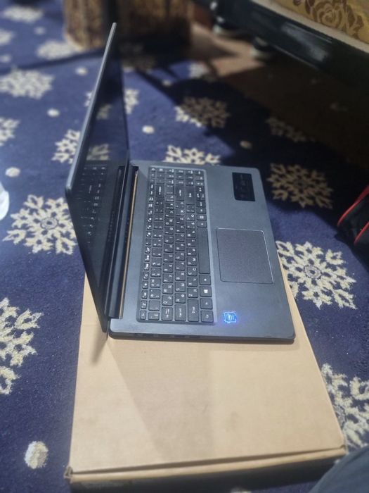 Acer Noutbuk holati zo'r. Office ishlariga ham zo'r ishlaydi