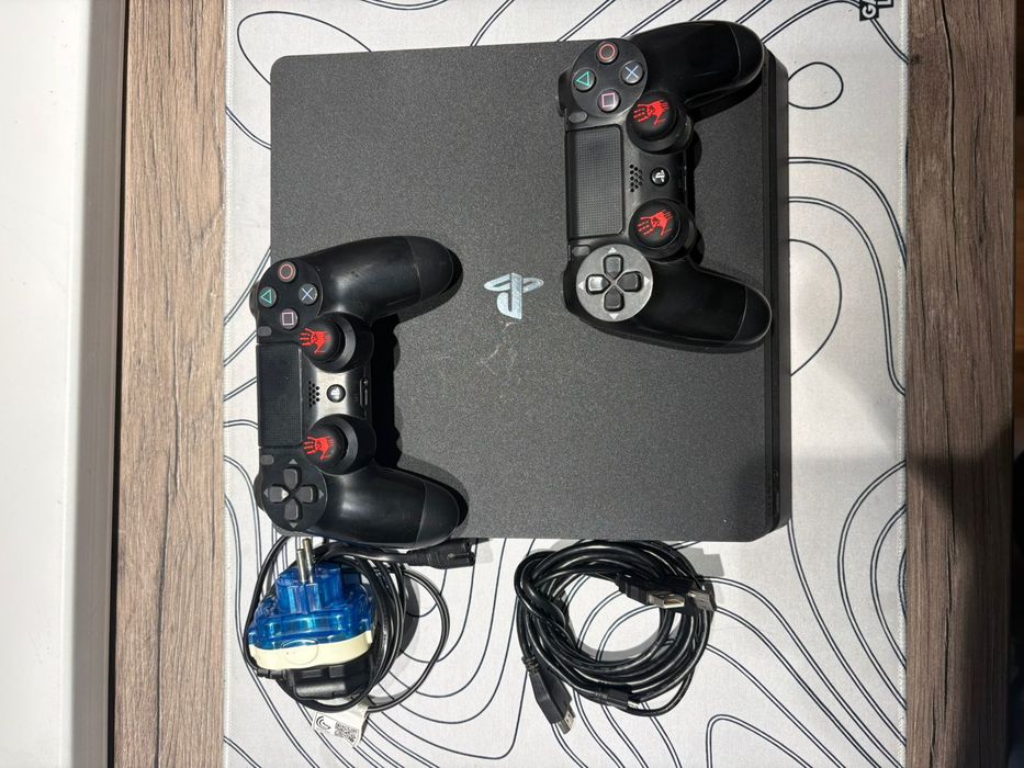 Продам PS4 в хорошем состоянии