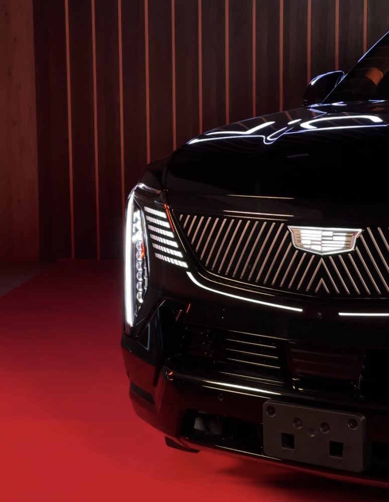 Cadillac Escalade IQ Sport 2