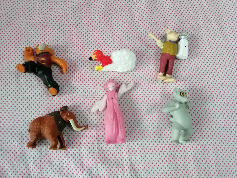 Jucarii de colectie, din plus sau din plastic