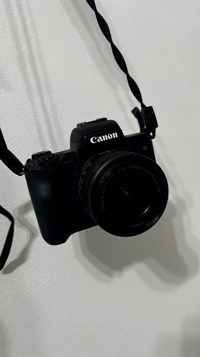 CANON EOS M50 - mirrorless