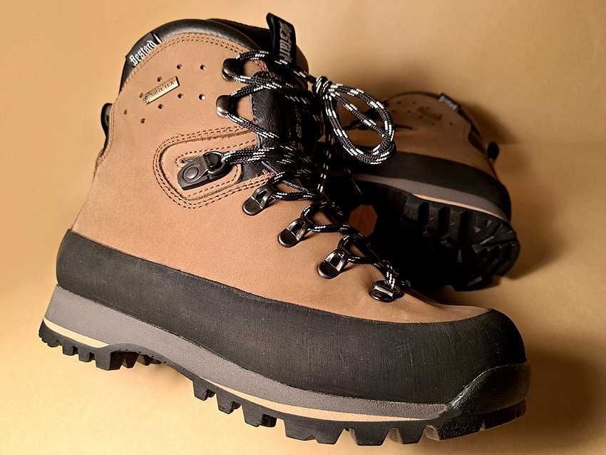Bocanci tehnici drumetie BESTARD Breithorn Pro (nr 38.5) NOI deosebiti