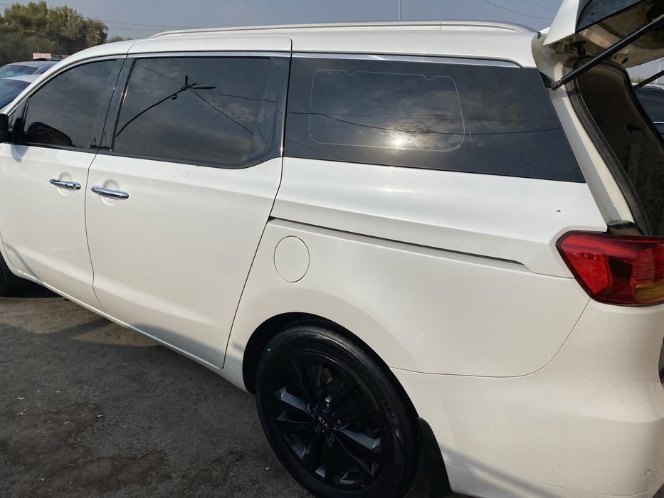 KIA Carneval 3 покалени