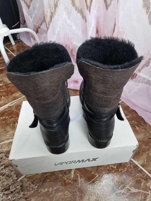 Ghete damă din piele cu blană – mărimea 39