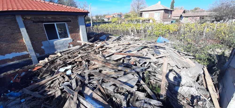 Подарявам 7-8 кубика дърва за горене или да се скълъпи нещо !!!