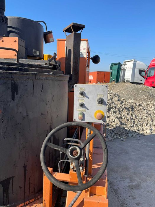 Masina colmatat rosturi gudronator Grun RVK 450i-S