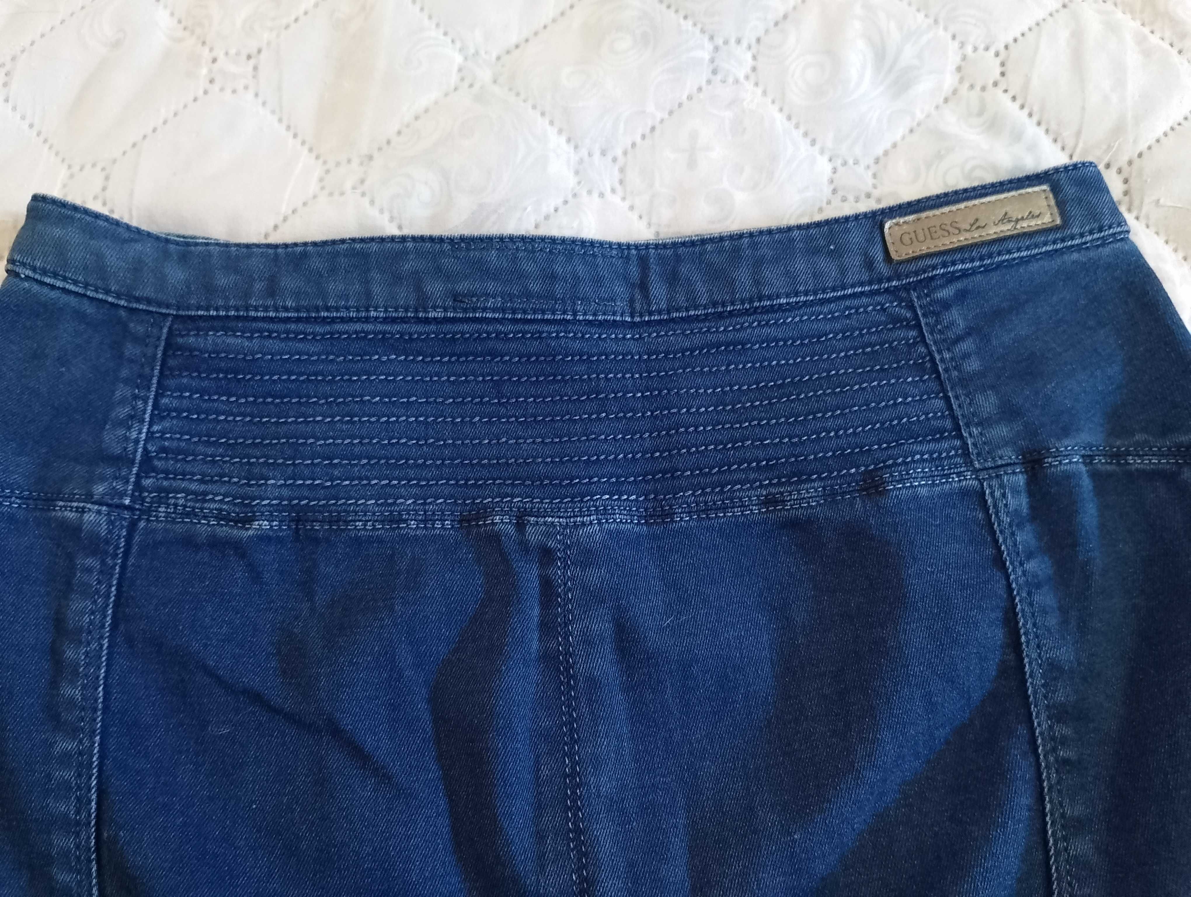 Елегантна дънкова пола на GUESS - в чудесно състояние, 15 лв.