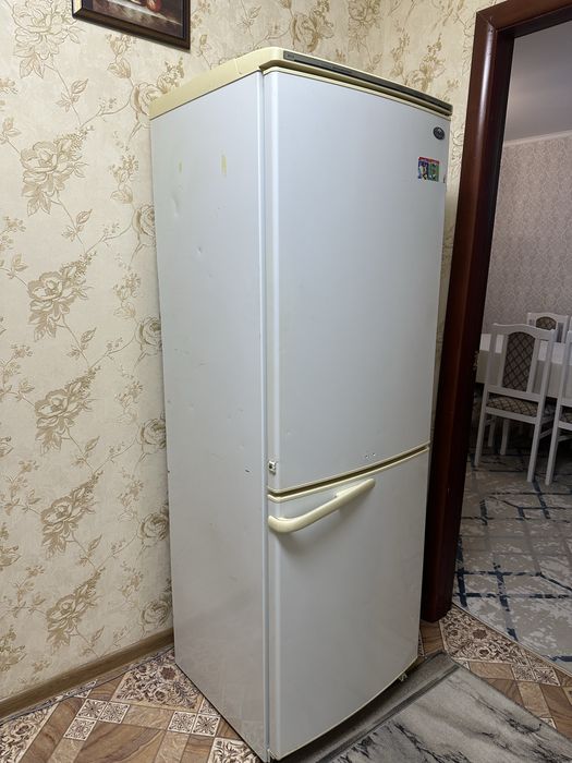 Продам Холодильник Атлант