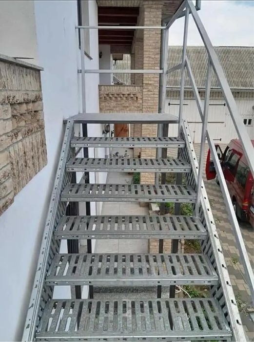 Scări metalice zincate