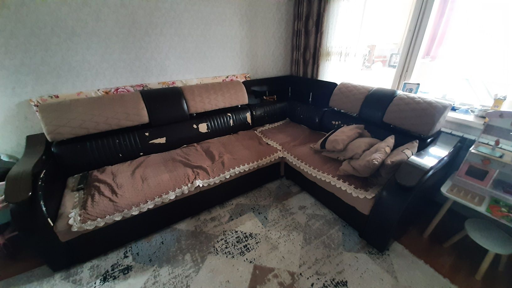 Продам диван угловой