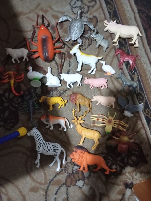 Продам игрушки животных