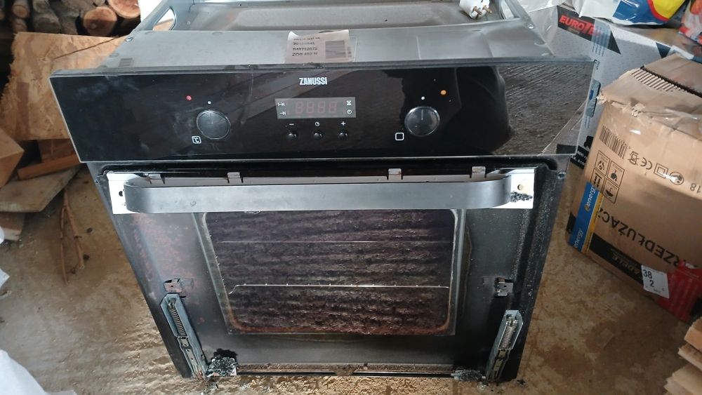 Cuptor electric incorporabil  zanusi prima sticla partă trebuie inlocu