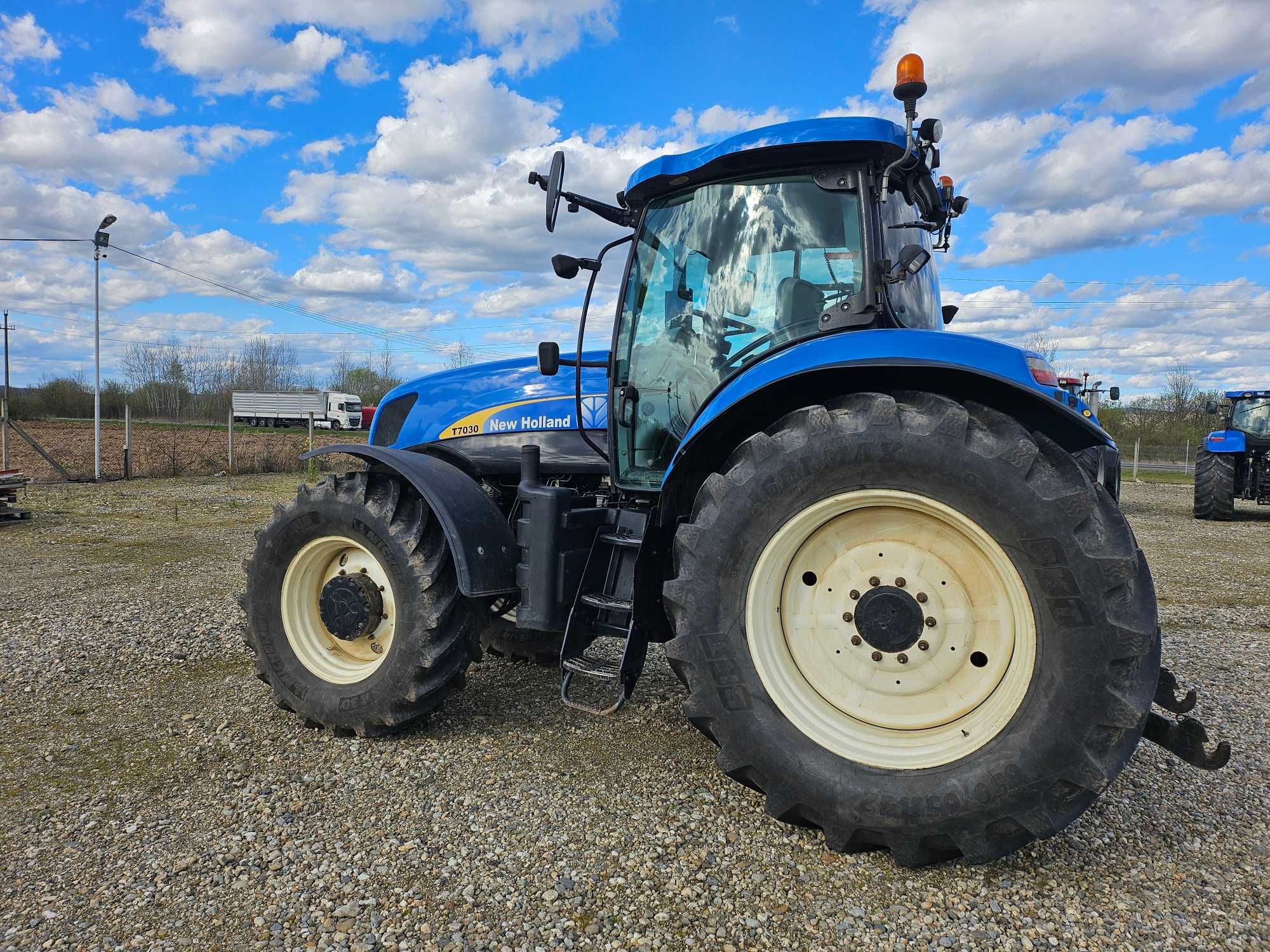 Tractor New Holland T7030