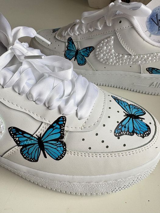 Ръчно нарисувани обувки