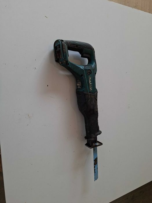 Саблен трион makita 18волта