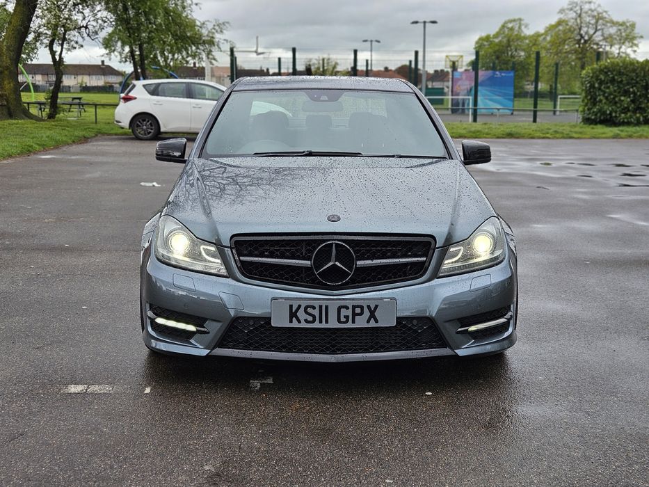 Dezmembrez Mercedes C220 CDI...Motor...Far...Bară...Jante...Triplă...