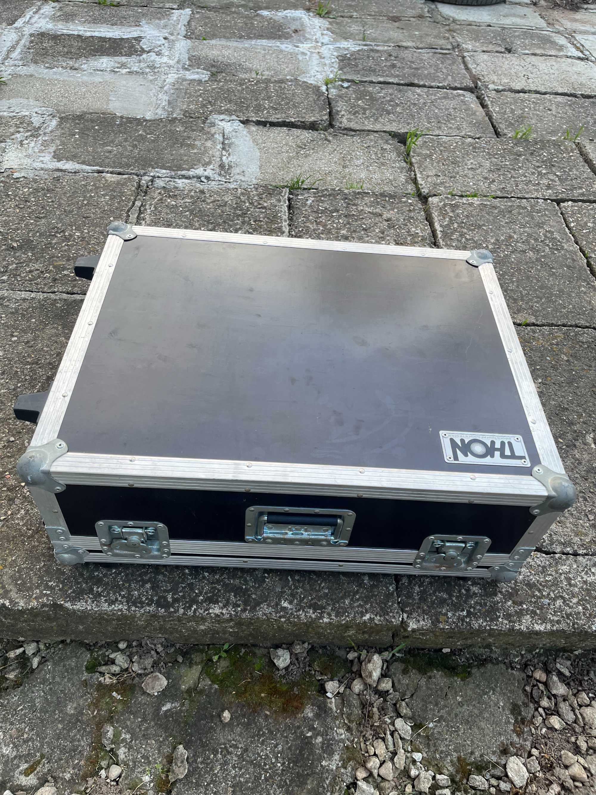 Продавам Flight Case тип куфар за Dynacord Powermate 1600-2