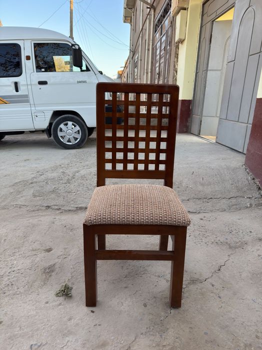 Yog’ochdan yasalgan eski va yangi KURSILAR