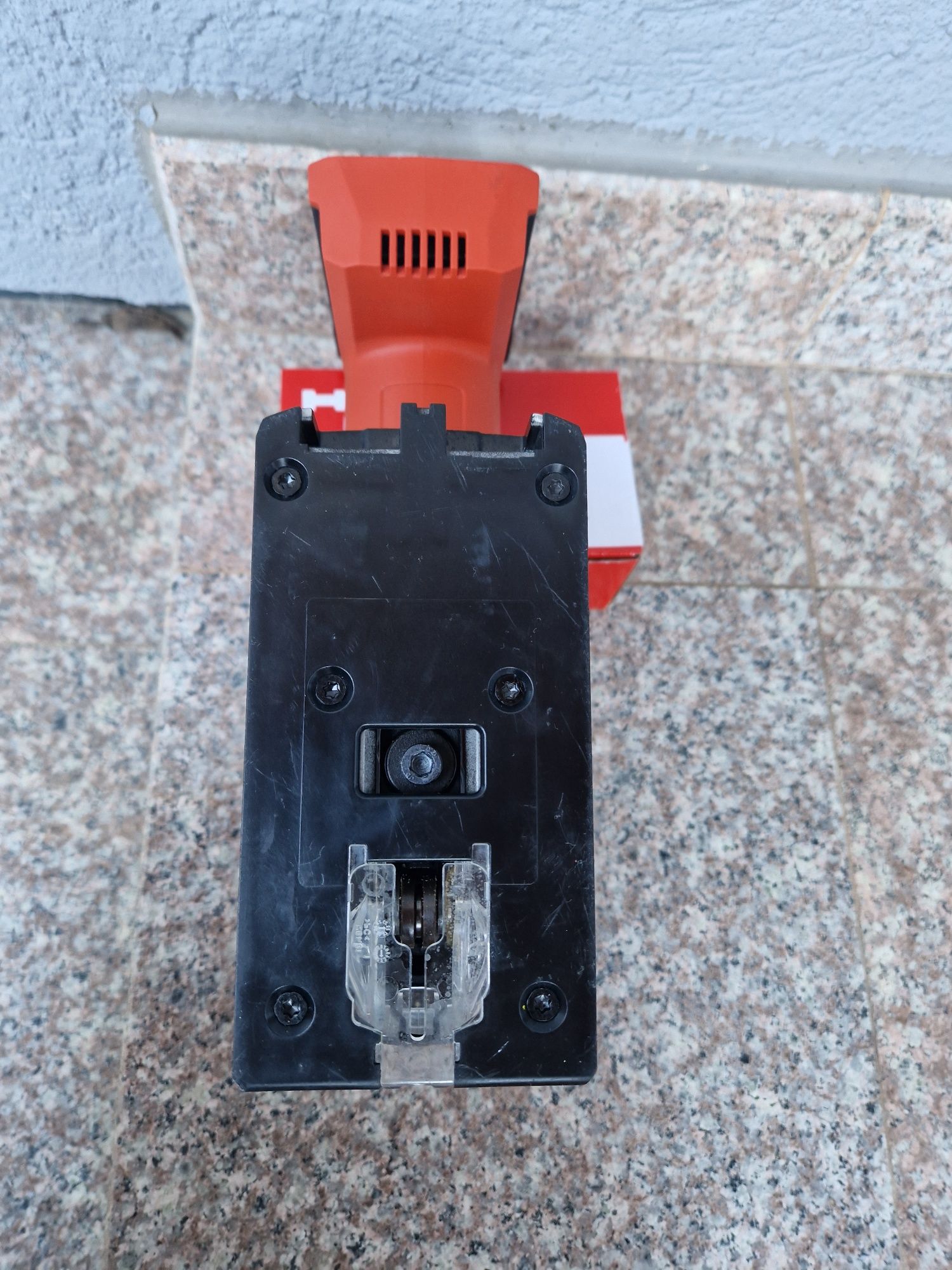 Hilti ferestrau pendular pe acumulatori