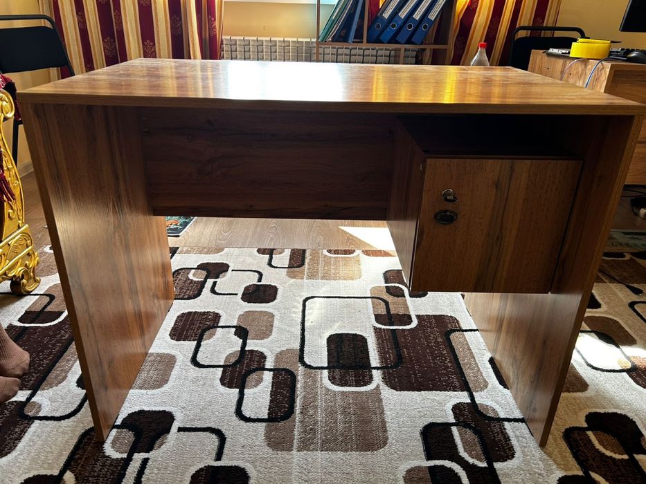 Офисный стол в отличном состоянии