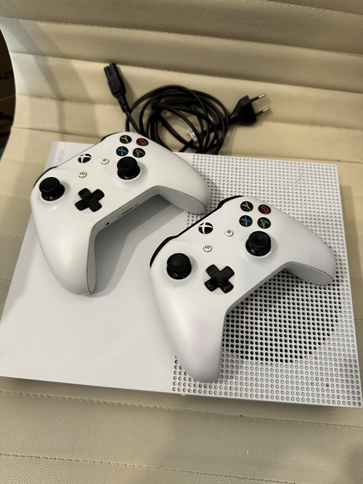 Consola Microsoft Xbox One S 1TB, alba + 2 controllere !