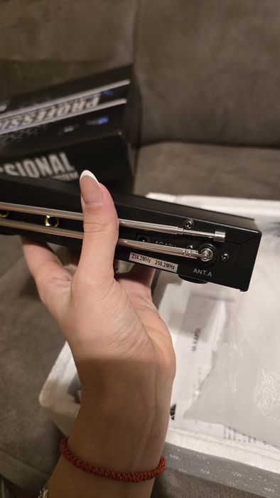 Професионален безжичен микрофонен комплект BK901 –