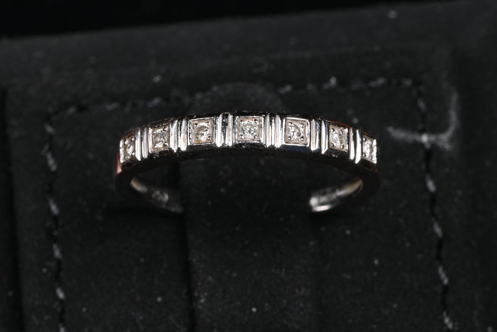 Бяло злато пръстен Халка 18к (750), 7 диаманта, 0.16кт Размер 53