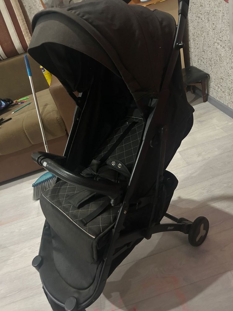 Продам прогулочную коляску