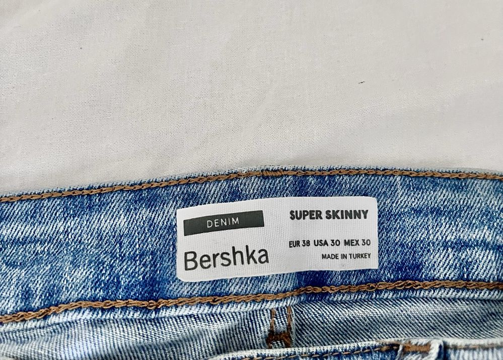 Blugi bershka skinny fit