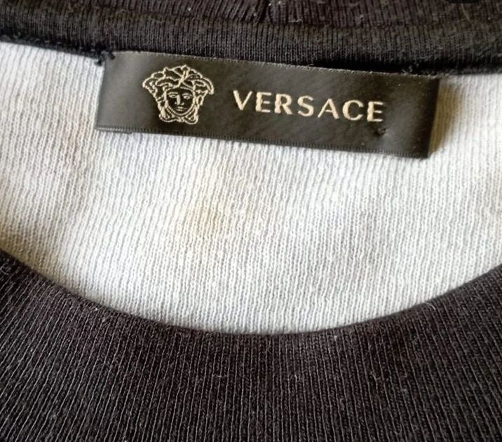 Vand bluza barbati Versace!