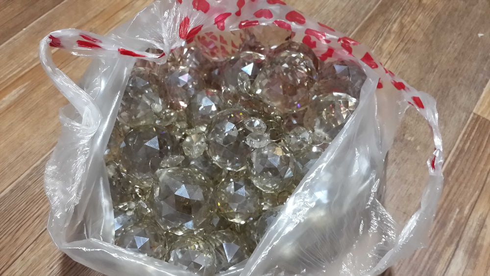 Хрустальные бусы "Шар" от люстры целый мешок в отличном состоянии