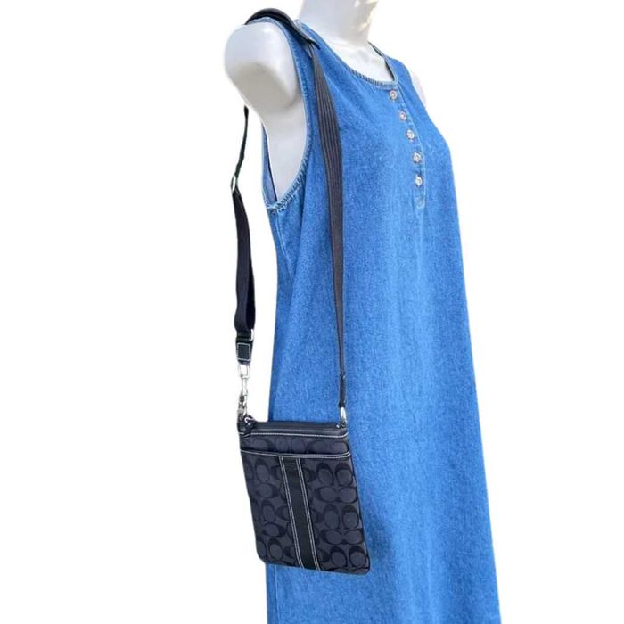 Gentuta crossbody Coach, albastra, textil cu piele