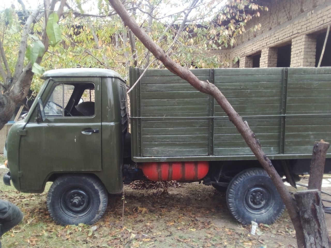 Уаз гази бор сотилади